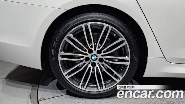 BMW 5 Series 2020 — Photo 21/31