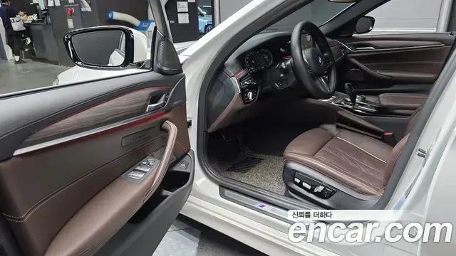 BMW 5 Series 2020 — Photo 23/31