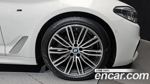 BMW 5 Series 2020 — Photo 22/31