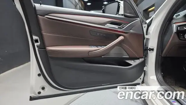 BMW 5 Series 2020 — Photo 29/31