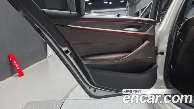 BMW 5 Series 2020 — Photo 14/31