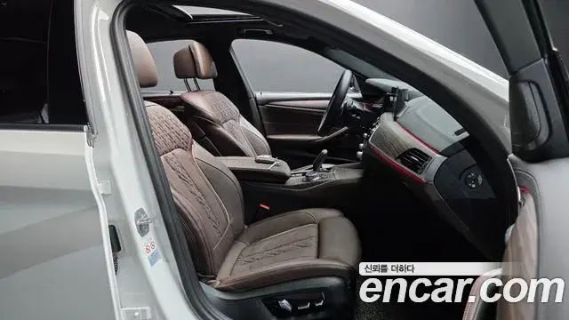 BMW 5 Series 2020 — Photo 26/31