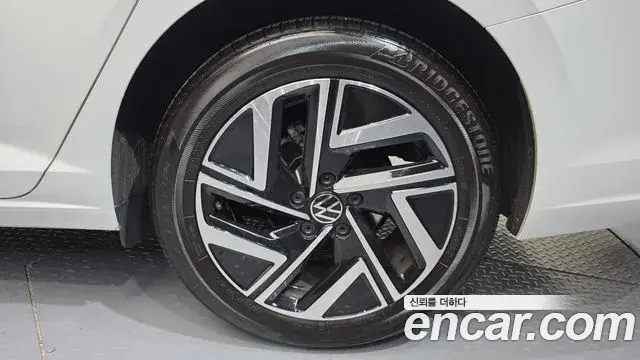 Volkswagen Jetta 2023 — Photo 17/30