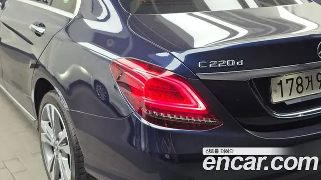 Mercedes-Benz C-Class 2020 — Photo 10/31