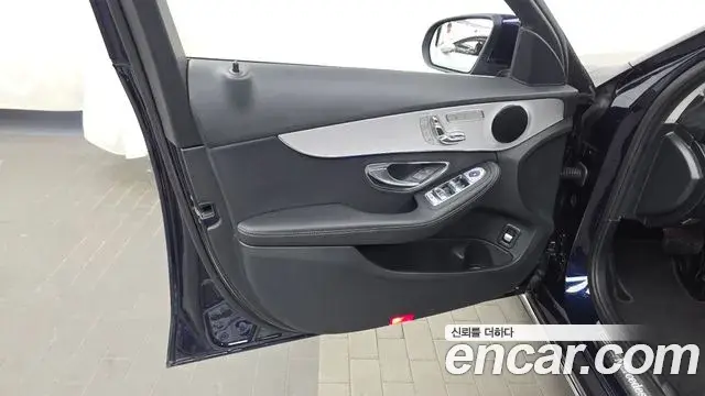 Mercedes-Benz C-Class 2020 — Photo 26/31