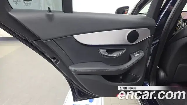 Mercedes-Benz C-Class 2020 — Photo 7/31