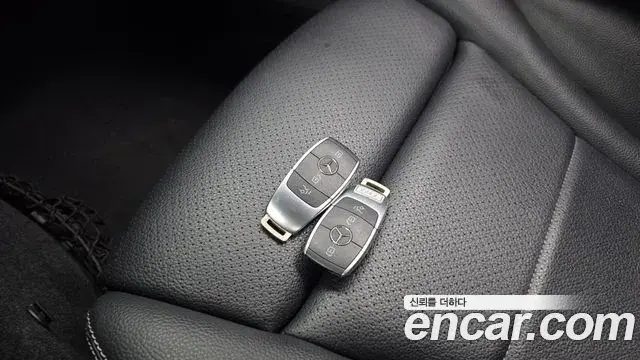 Mercedes-Benz C-Class 2020 — Photo 4/31