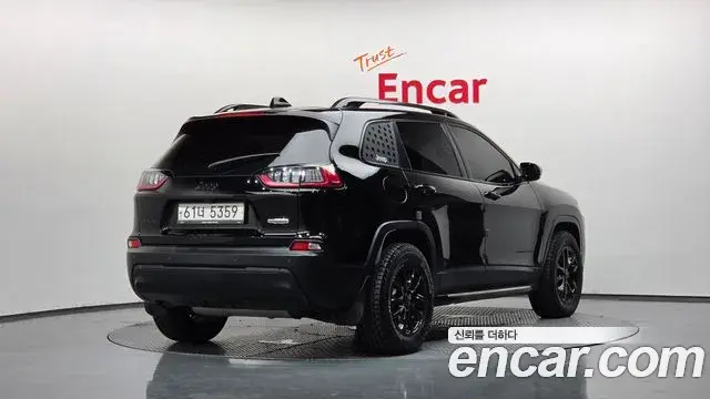 Jeep Cherokee 2019 — ფოტო 1/36