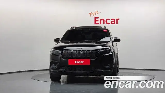Jeep Cherokee 2019 — ფოტო 25/36