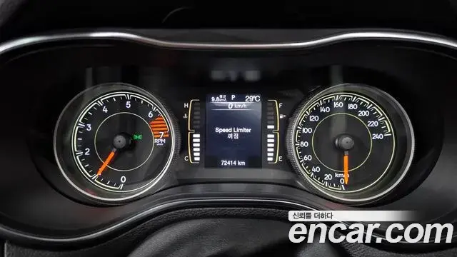 Jeep Cherokee 2019 — ფოტო 35/36
