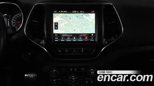 Jeep Cherokee 2019 — ფოტო 28/36