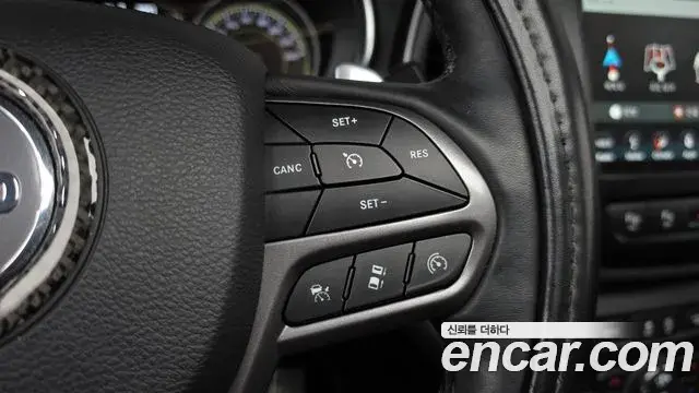 Jeep Cherokee 2019 — ფოტო 22/36
