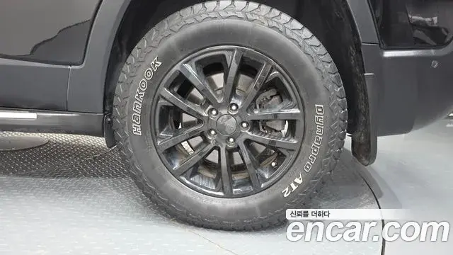 Jeep Cherokee 2019 — ფოტო 3/36