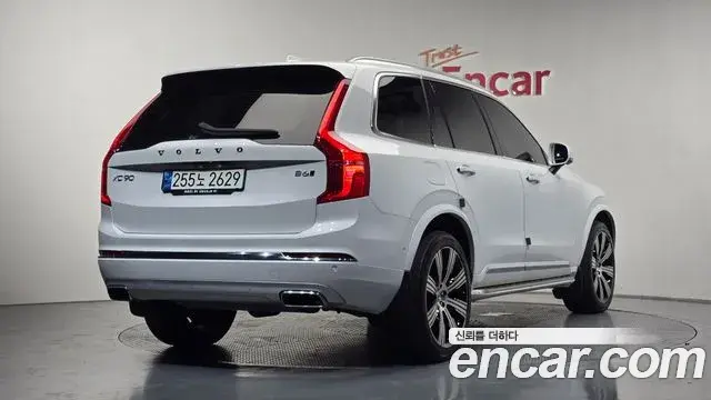 Volvo XC90 2021 — ფოტო 30/34