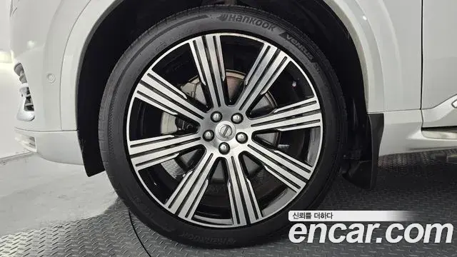 Volvo XC90 2021 — ფოტო 17/34