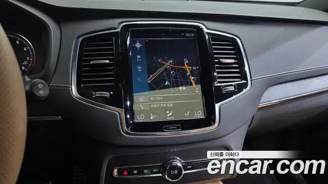 Volvo XC90 2021 — ფოტო 7/34