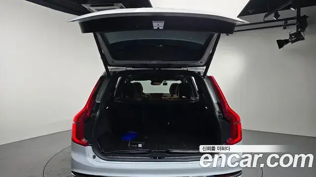 Volvo XC90 2021 — ფოტო 21/34