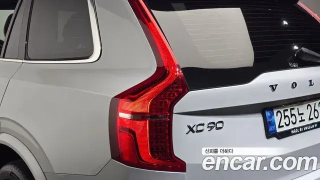 Volvo XC90 2021 — ფოტო 26/34