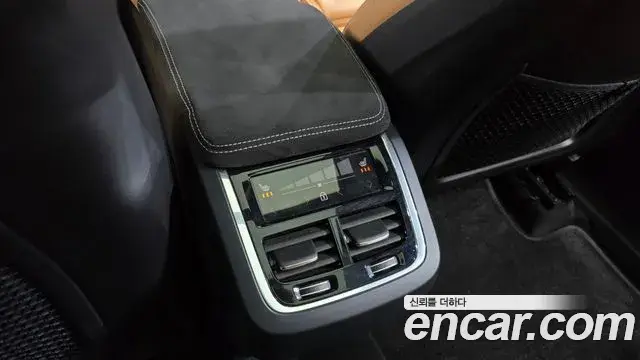 Volvo XC90 2021 — ფოტო 19/34