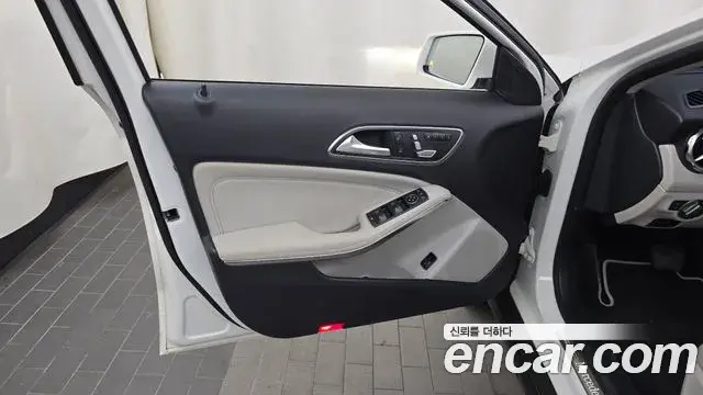 Mercedes-Benz GLA-Class 2019 — Photo 34/34