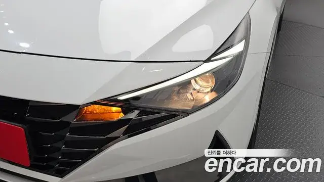 Hyundai The New Avante Hybrid 2022 — Photo 18/31