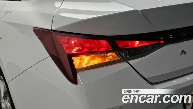 Hyundai The New Avante Hybrid 2022 — Photo 20/31