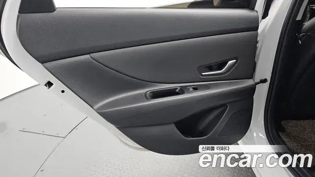 Hyundai The New Avante Hybrid 2022 — Photo 17/31