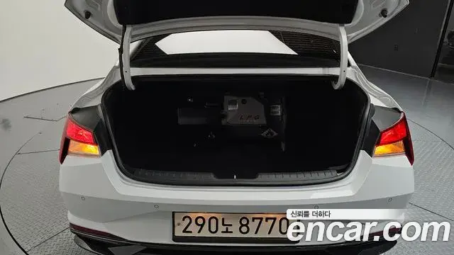 Hyundai The New Avante Hybrid 2022 — Photo 12/31