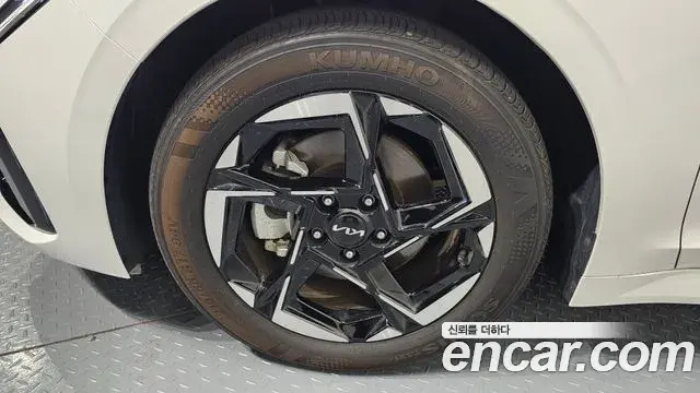 Kia K5 2023 — Şəkil 8/20