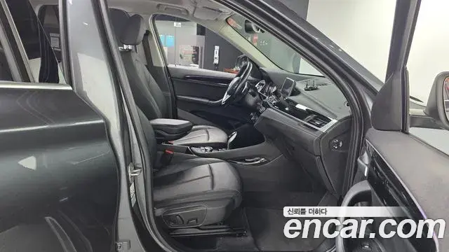 BMW X1 2022 — ფოტო 19/20