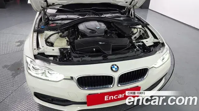 BMW 3 Series 2018 — Photo 14/20
