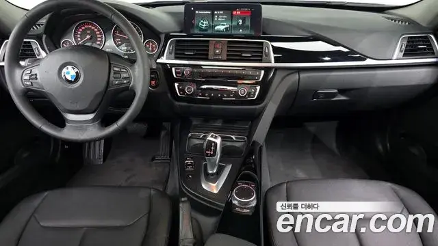 BMW 3 Series 2018 — Photo 12/20