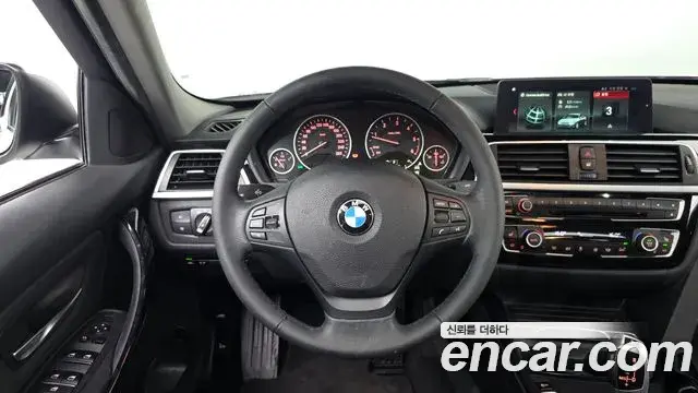 BMW 3 Series 2018 — Photo 16/20
