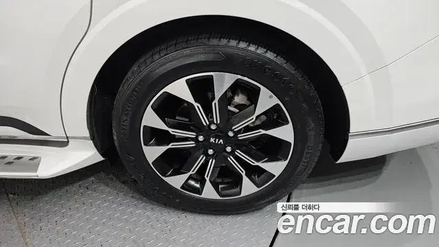 Kia Carnival 2021 — Photo 11/32