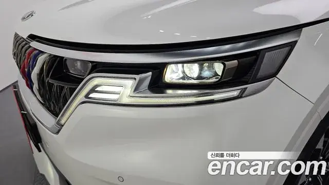 Kia Carnival 2021 — Photo 10/32
