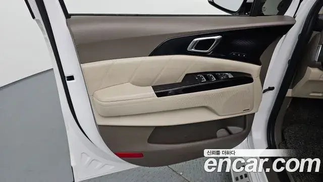 Kia Carnival 2021 — Photo 16/32