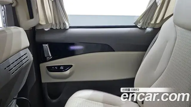 Kia Carnival 2021 — Photo 17/32