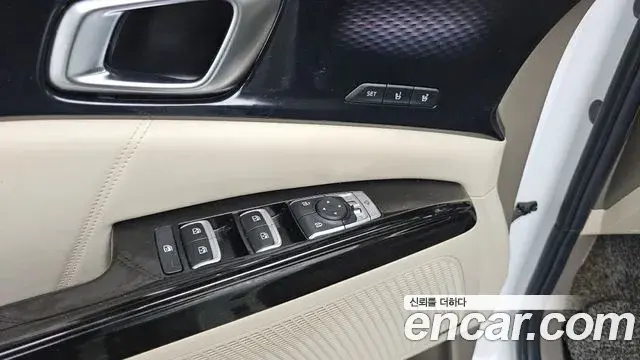Kia Carnival 2021 — Photo 3/32