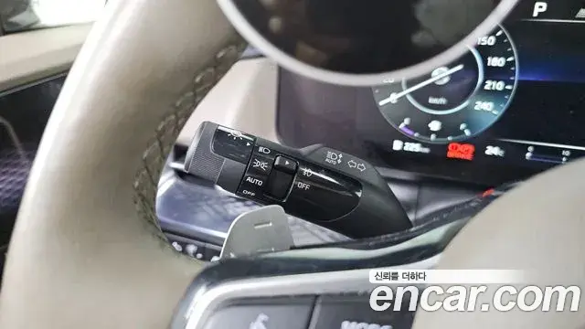 Kia Carnival 2021 — Photo 13/32