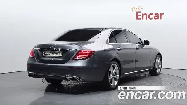 Mercedes-Benz E-Class 2018 — Фото 2/20
