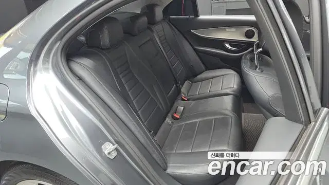 Mercedes-Benz E-Class 2018 — Фото 11/20