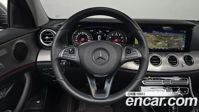 Mercedes-Benz E-Class 2018 — Фото 13/20