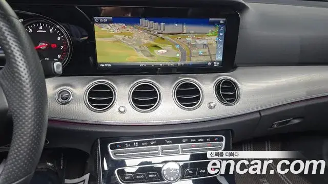 Mercedes-Benz E-Class 2018 — Фото 15/20