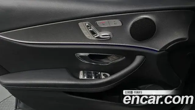 Mercedes-Benz E-Class 2018 — Photo 9/32