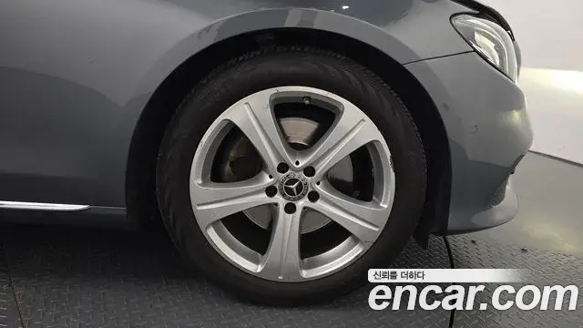 Mercedes-Benz E-Class 2018 — Photo 26/32