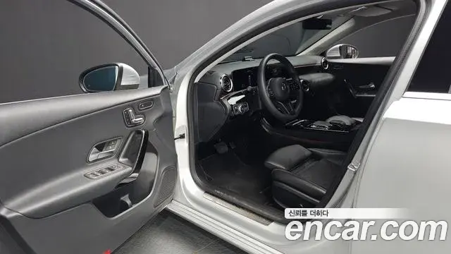 Mercedes-Benz A-Class 2019 — Фото 8/20