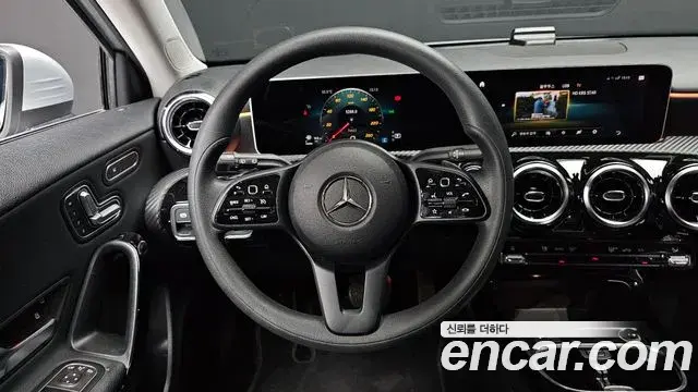 Mercedes-Benz A-Class 2019 — Фото 13/20