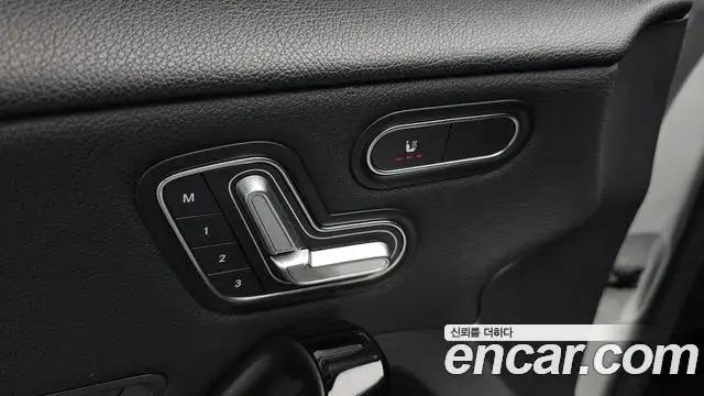 Mercedes-Benz A-Class 2019 — Фото 17/20