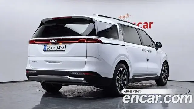 Kia Carnival 2022 — ფოტო 31/36