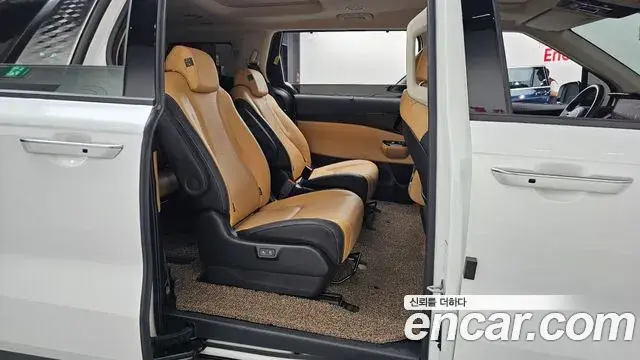 Kia Carnival 2022 — ფოტო 3/36